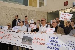 <strong>Protest outside Court of First Instance in Hellín - Photo courtesy of La Verdad</strong> <br /><em> Finca Parcs community, taken on 21 May 20 by Keith110</em>