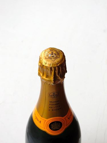 Champagne bottle por oskay.